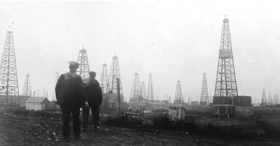 Standard Oil (SO) creado en los Estados Unidos por John D. Rockefeller: el nombre Esso fue una adaptación fonética de las iniciales de Standard Oil. La compañía controlaba el 10% de la refinación de petróleo en el país.
